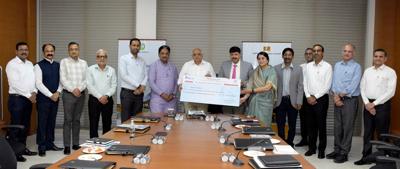 Gujarat CM receives dividend cheques from GEL